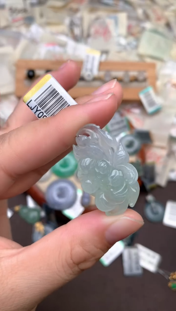 未镶嵌挂件翡翠 —