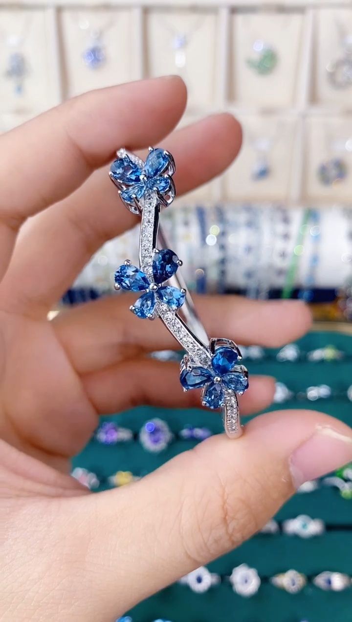 【闪购商品】托帕石手镯银S925镶嵌带证书