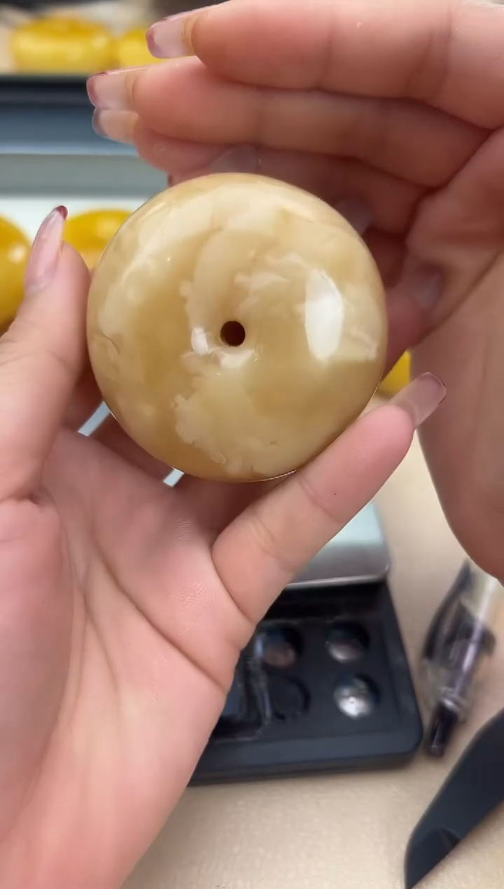 【闪购商品】琥珀裸石未镶嵌蜜蜡吊坠