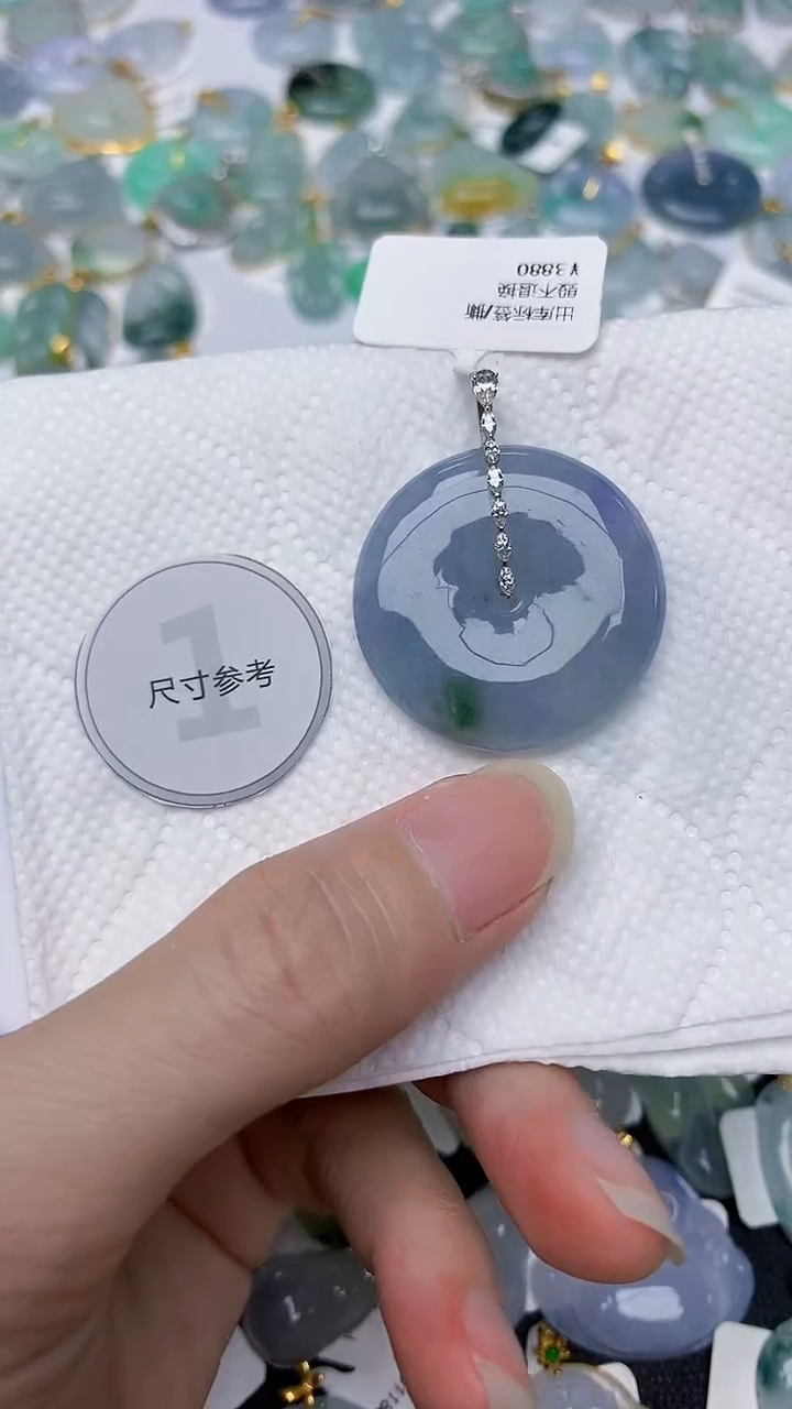 颈饰18K金镶嵌翡翠天然A货翡翠