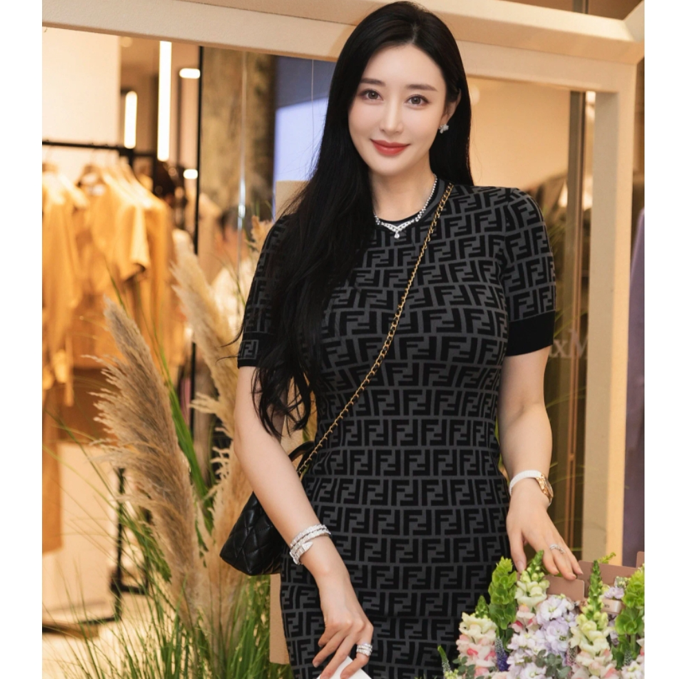 全新未使用 FENDI/芬迪 满印黑色老花连衣裙36码 SS345