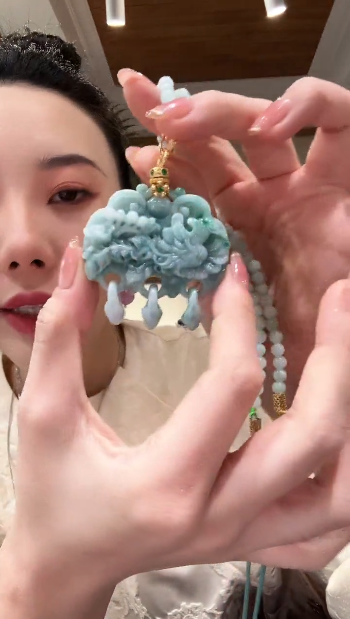 翡翠未镶嵌颈饰国风