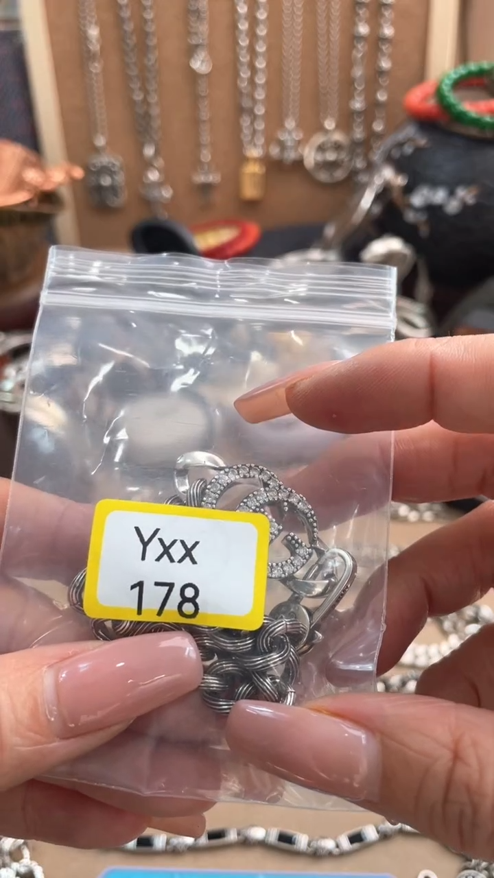 瓷片闪购商品如图所示