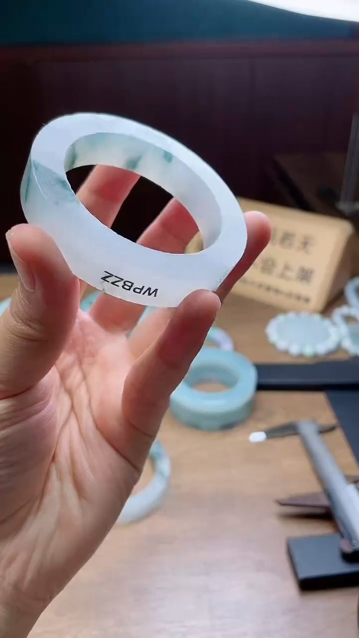 定制翡翠手镯未镶嵌慢**妥定制