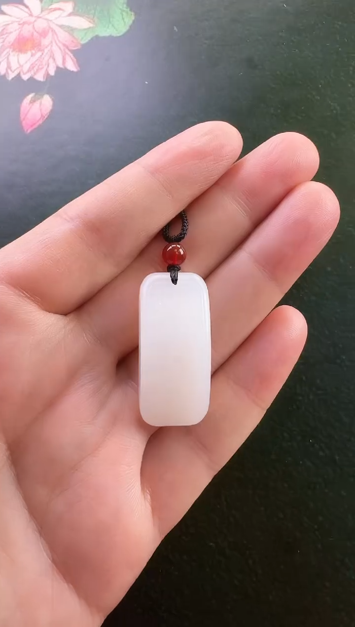 颈饰未镶嵌和田玉吊坠