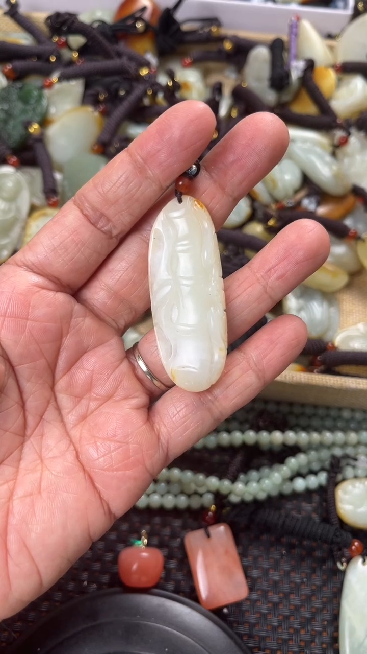 【闪购商品】和田玉颈饰未镶嵌多样性发货没有证书拍一发一有瑕