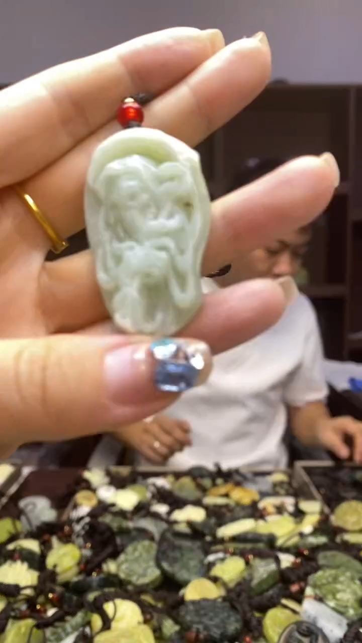 未镶嵌岫玉挂件  