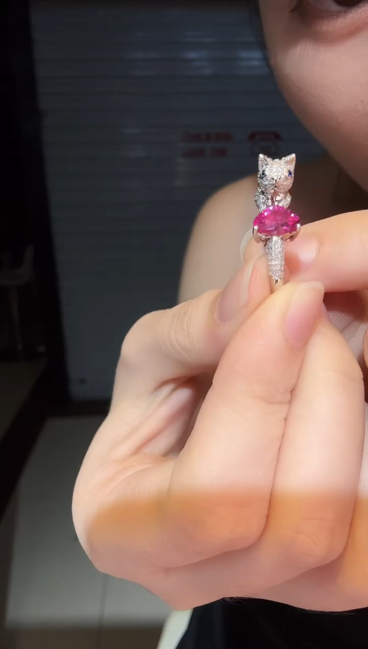 18K金镶嵌戒指红宝石1.35ct