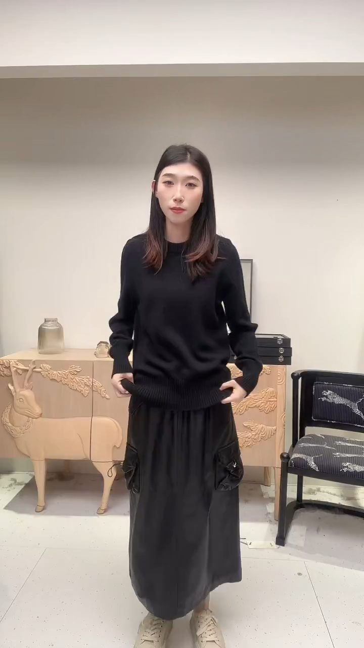 黑色圆领休闲百搭羊毛上衣