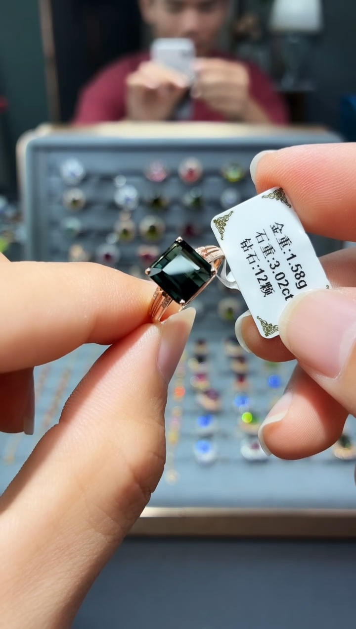 18K金镶嵌戒指碧玺3.02.