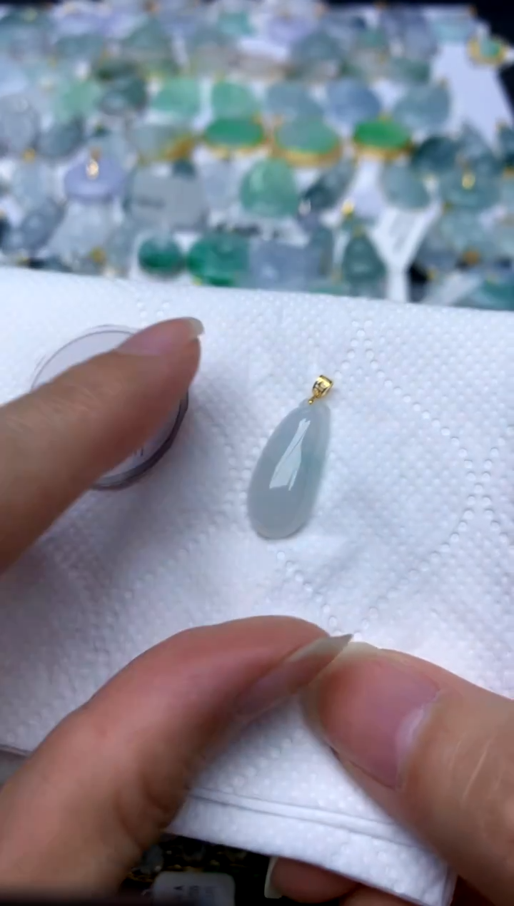 颈饰18K金镶嵌翡翠天然A货翡翠