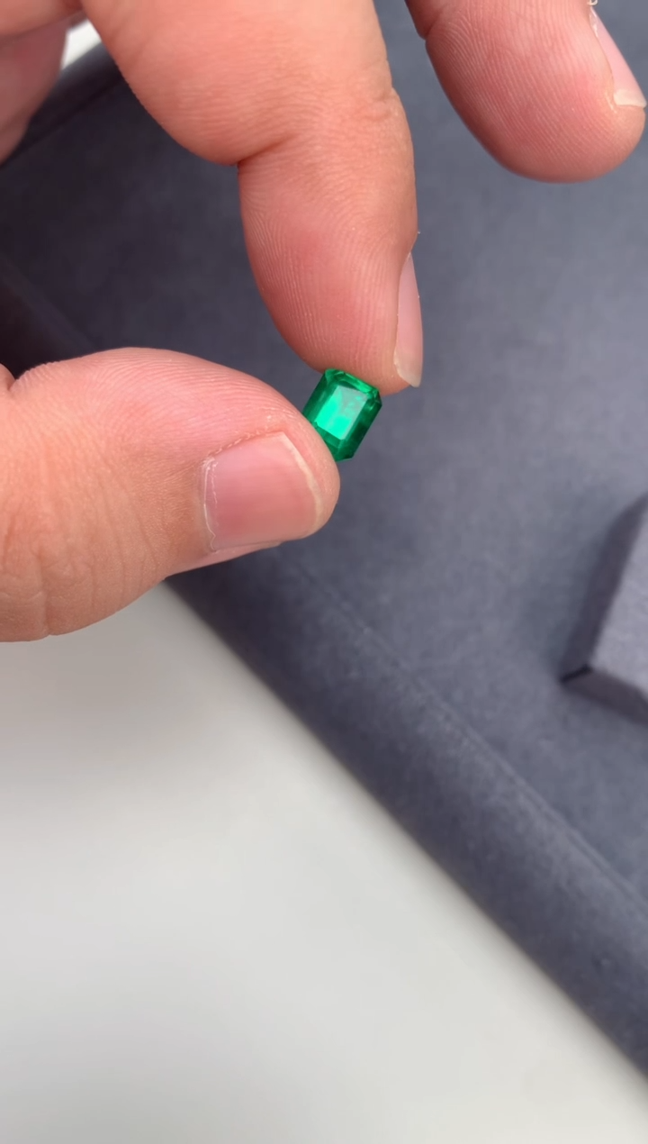 【闪购商品】祖母绿裸石未镶嵌1.8ct祖母绿
