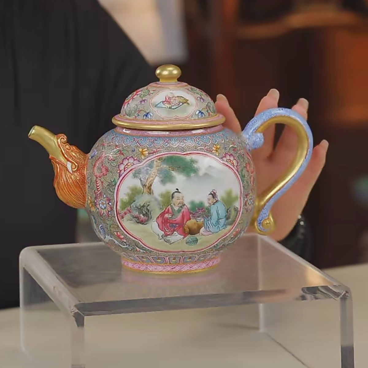 国呈拍卖古董瓷器