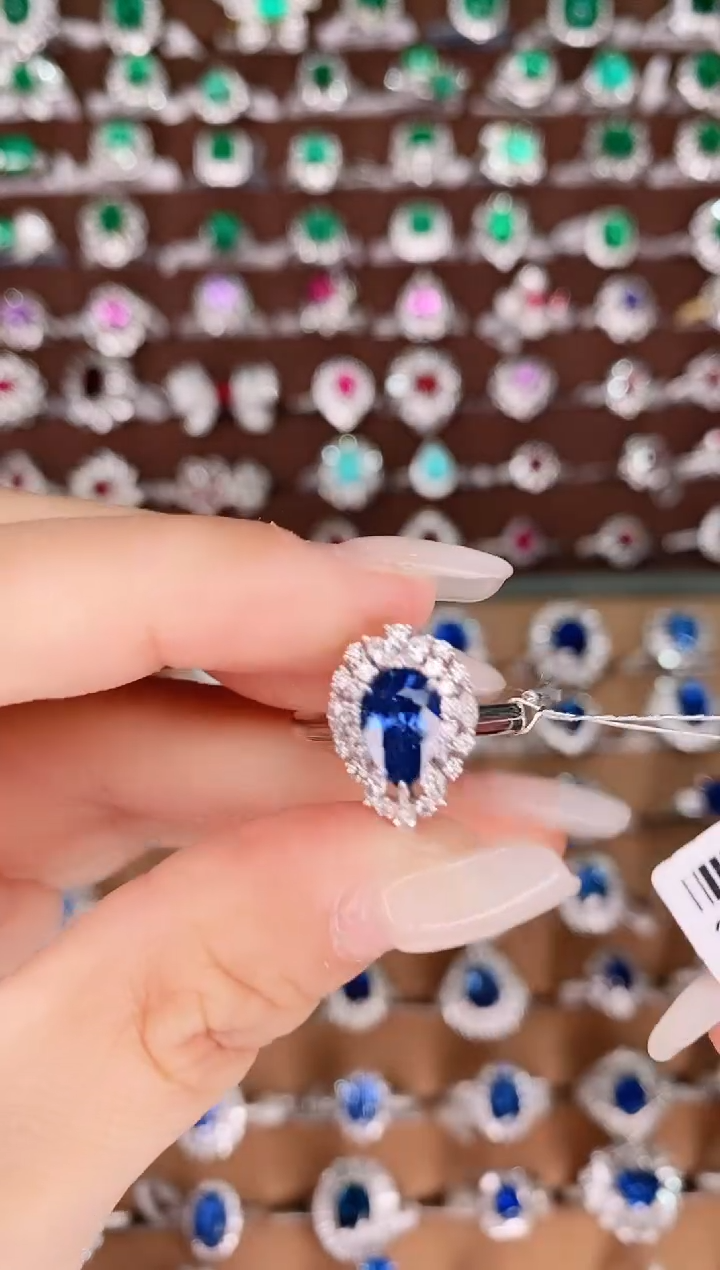 【闪购商品】蓝宝石18K金戒指18K金镶嵌1.9克拉