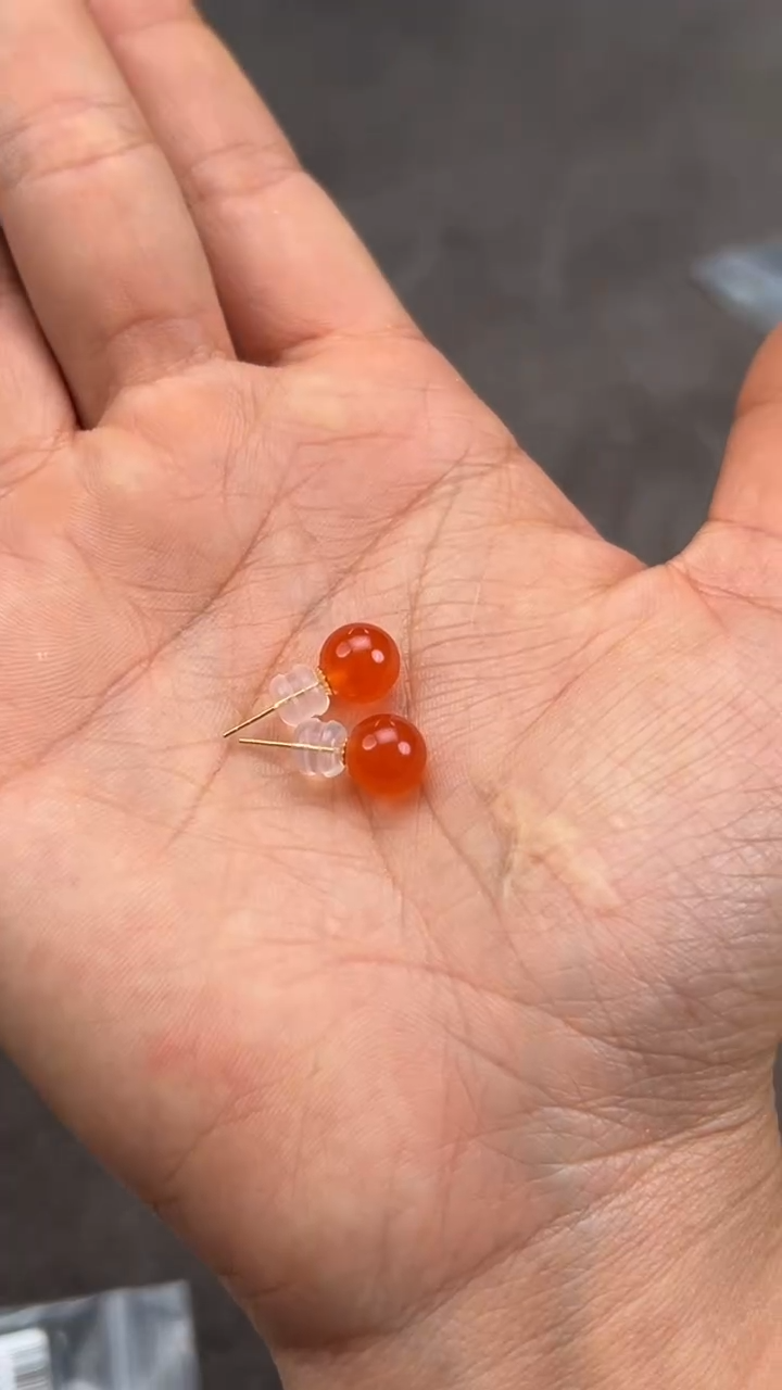 【闪购商品】南红玛瑙耳钉18K金镶嵌原矿无优化18k金镶冰红耳钉随机