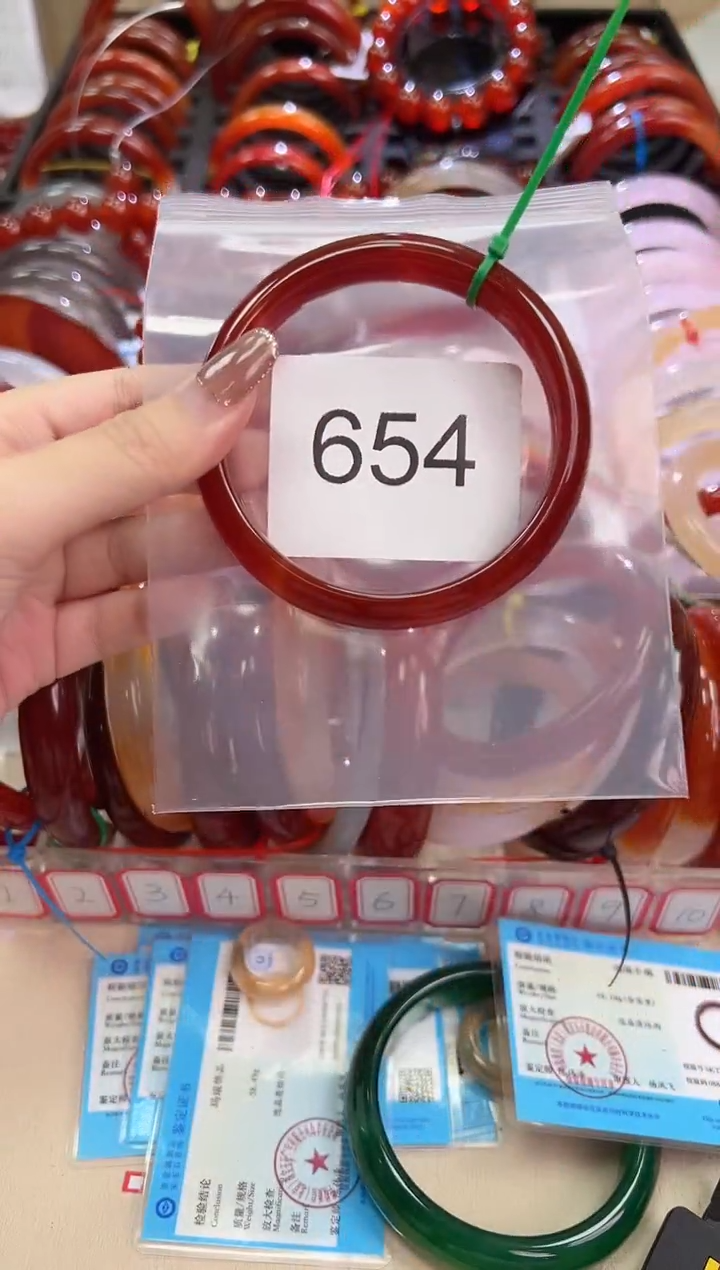 玛瑙/玉髓手镯未镶嵌62圈口*654