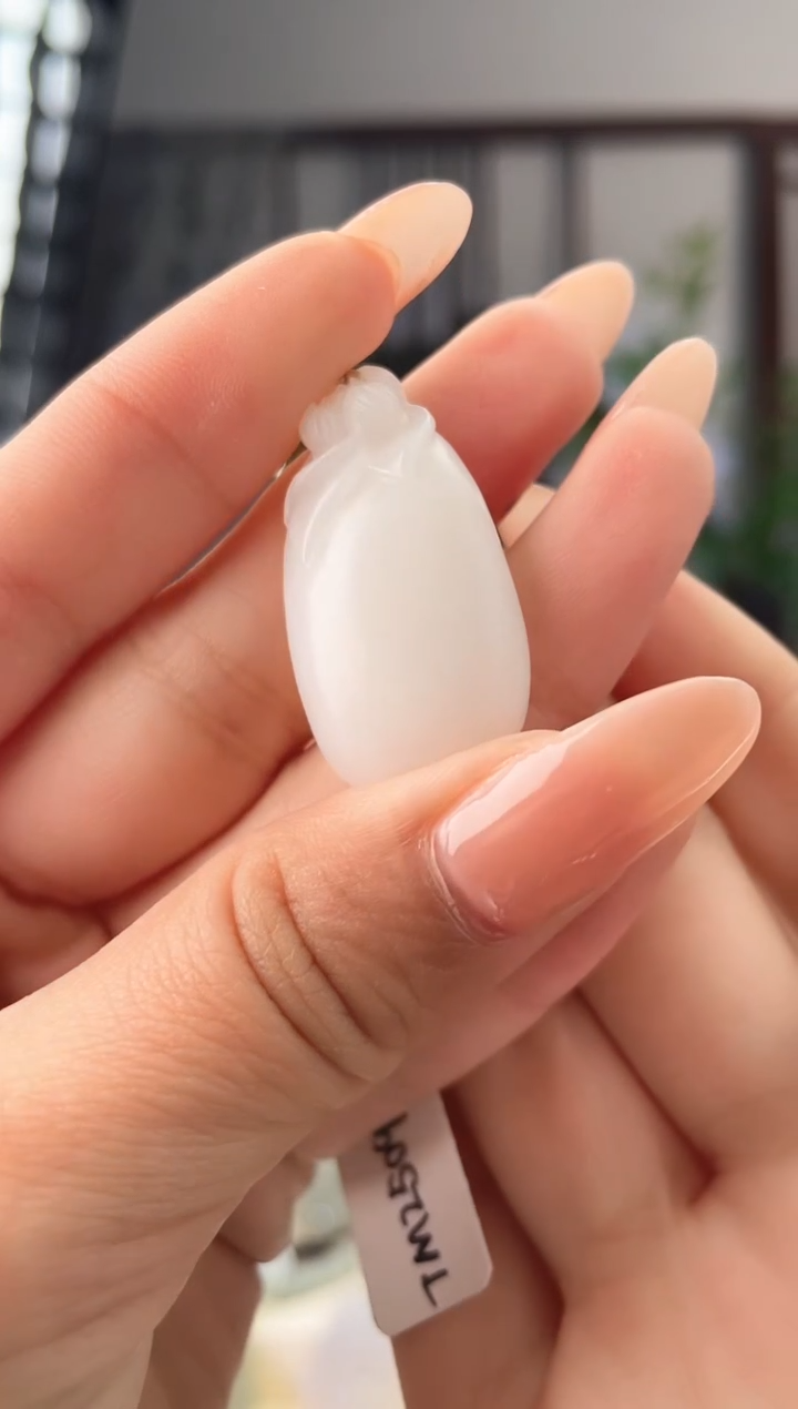 颈饰未镶嵌和田玉花牌 多样性发其一