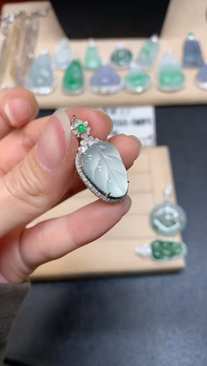 【闪购商品】翡翠颈饰18K金镶嵌树叶【无服务费