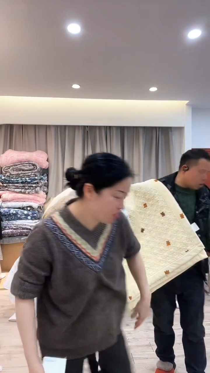 棉棉D15  黄色小熊沙发垫微瑕65*230