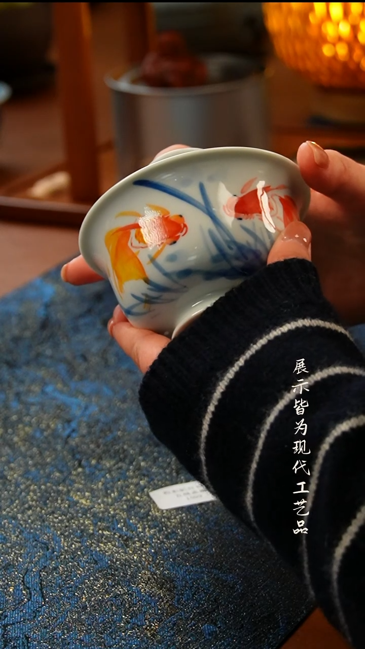 景德镇手绘写意金鱼盖碗