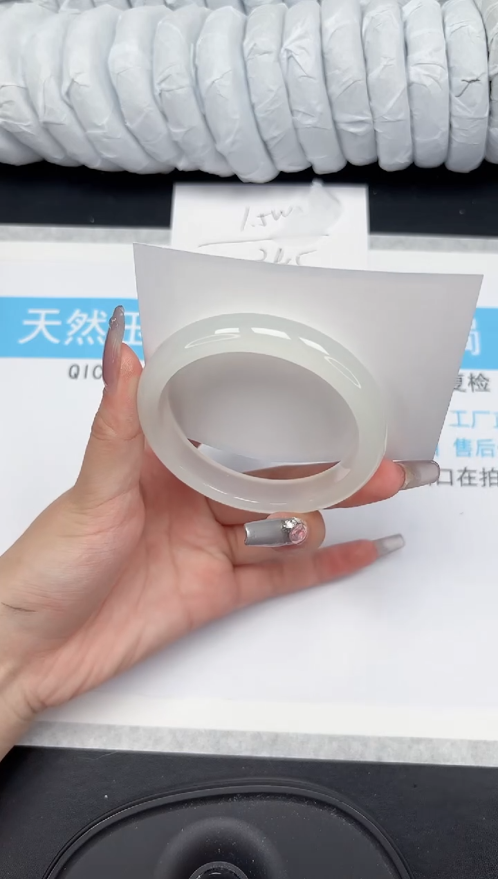 【闪购商品】石英质玉手镯未镶嵌136-57.2