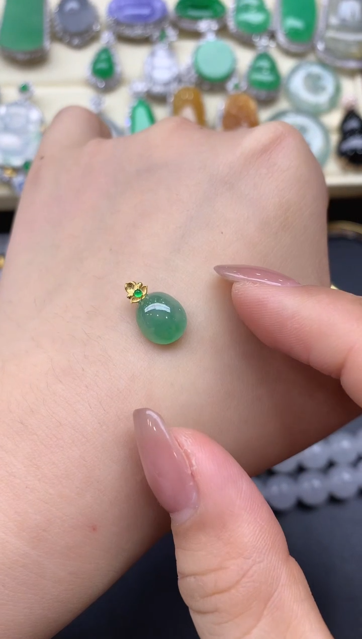 颈饰18K金镶嵌翡翠吃****?31-中国好珍宝