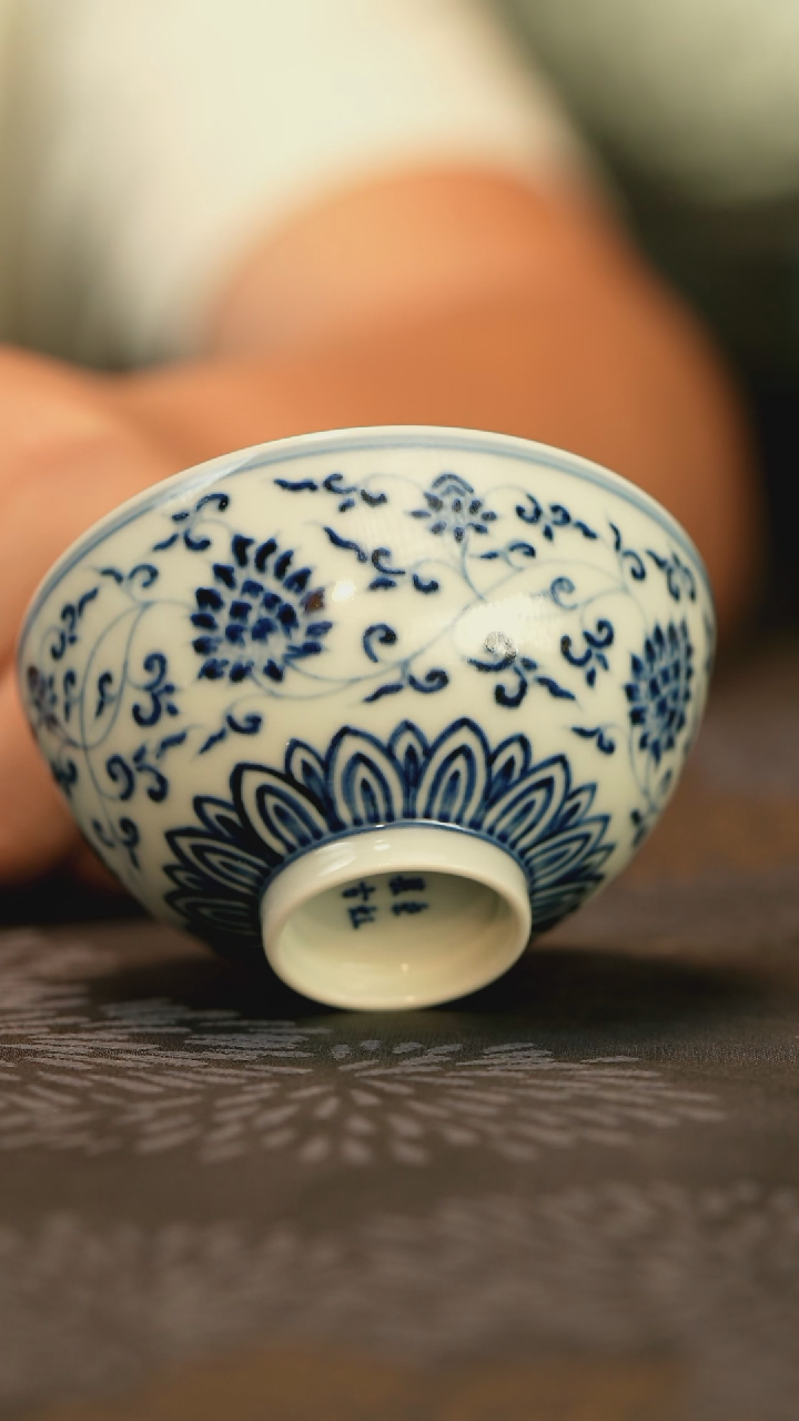 特价仿明缠枝莲宫碗