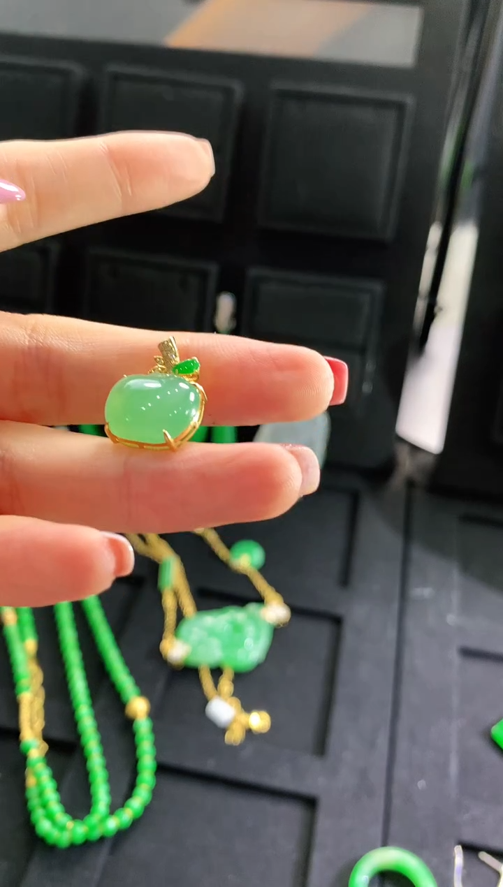 【闪购商品】翡翠吊坠(不含链)18K金镶嵌吊坠