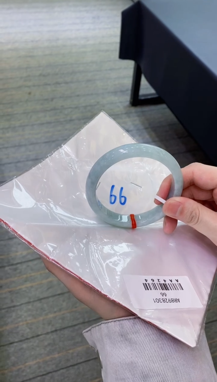 【闪购商品】翡翠手镯未镶嵌             