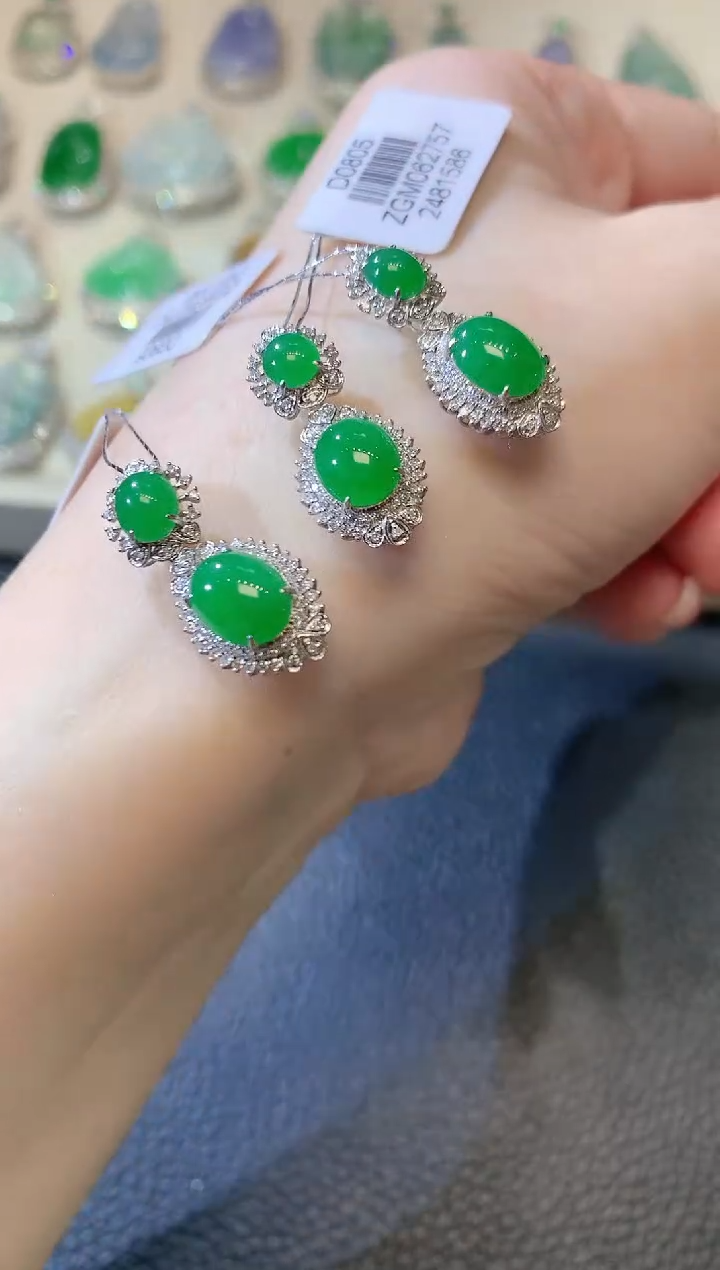 【闪购商品】翡翠吊坠(不含链)18K金镶嵌A88 多样性发货一件