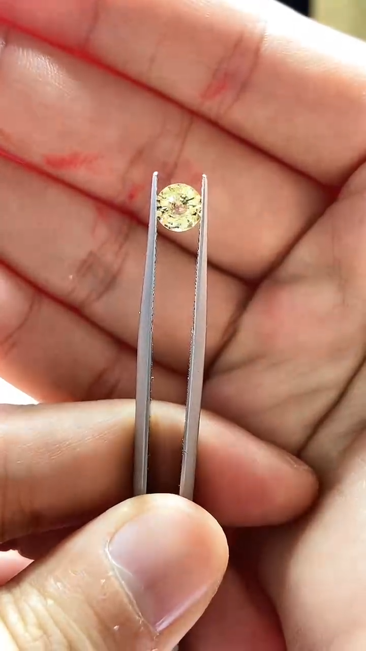 【闪购商品】定制蓝宝石定制未镶嵌金丝雀黄0.67克拉无烧天然