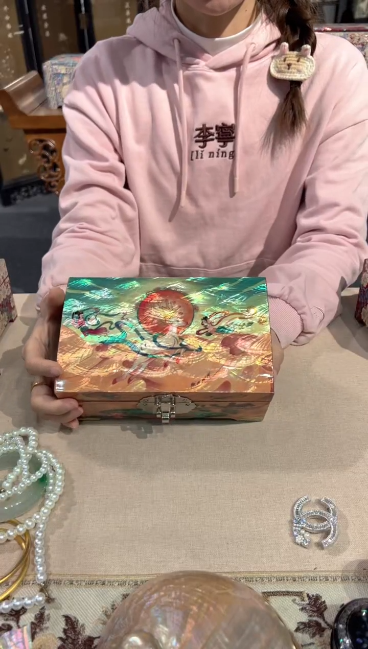 【闪购商品】鱼锁绒布底弘贝雅螺钿漆器文化馆