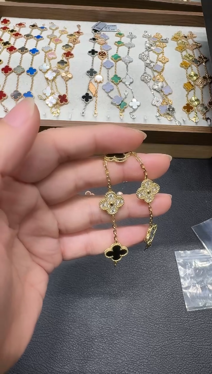 18K金镶嵌手链钻石灰贝隔钻手链