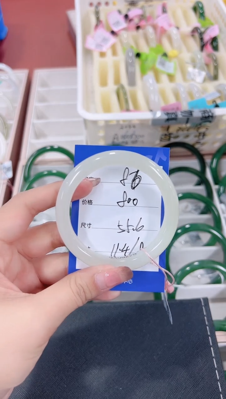 未镶嵌手镯和田玉蜂蜜水86