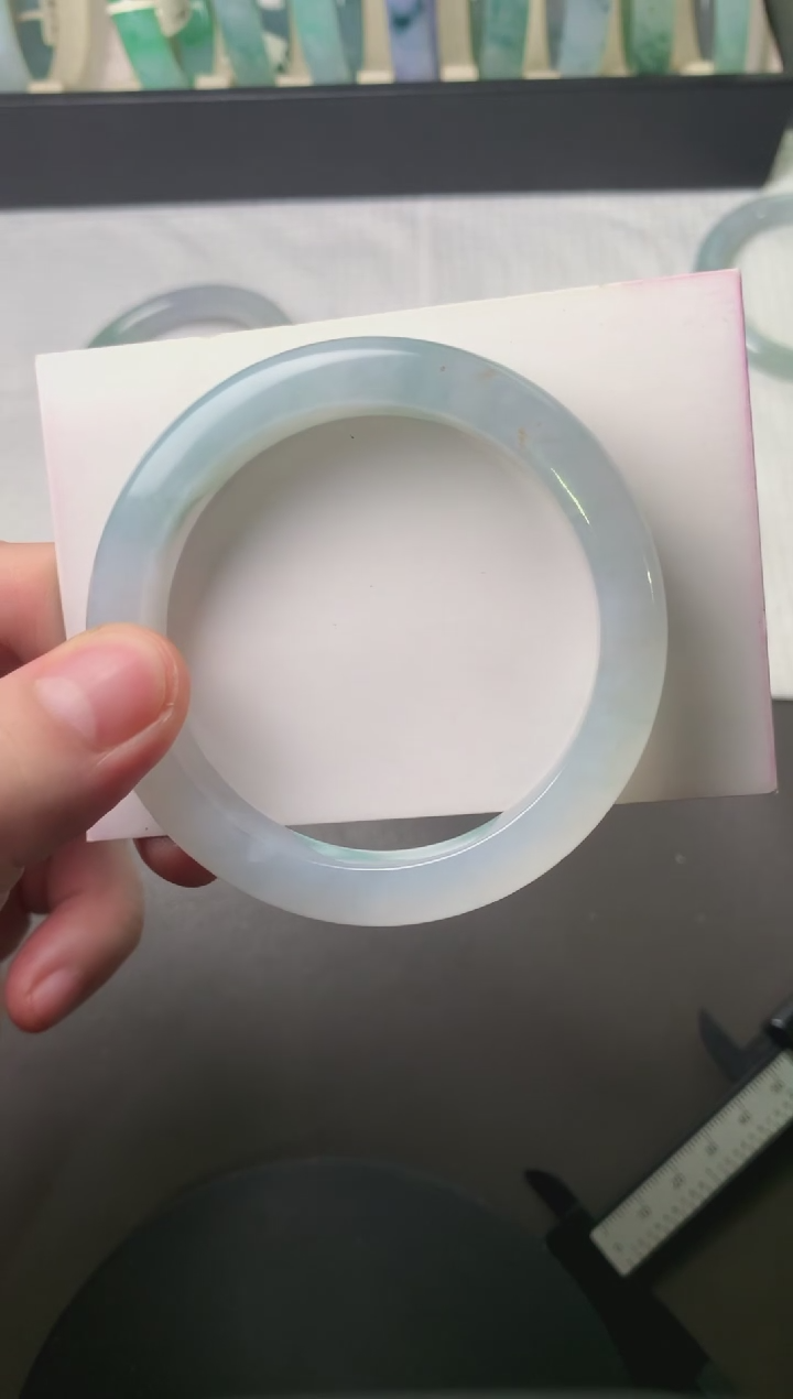 翡翠手镯未镶嵌55.8*11.7*8.4