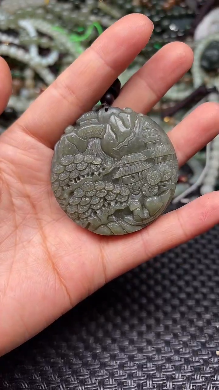 和田玉未镶嵌颈饰1