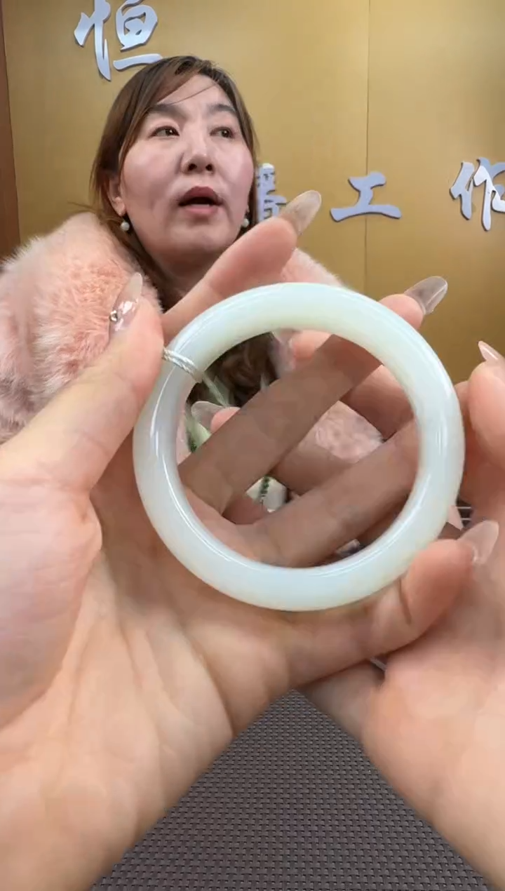 【闪购商品】和田玉手镯未镶嵌58