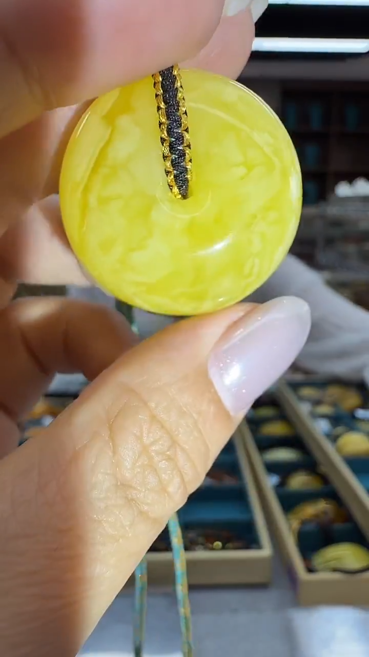 琥珀颈饰未镶嵌237秒拍号 假一罚三 