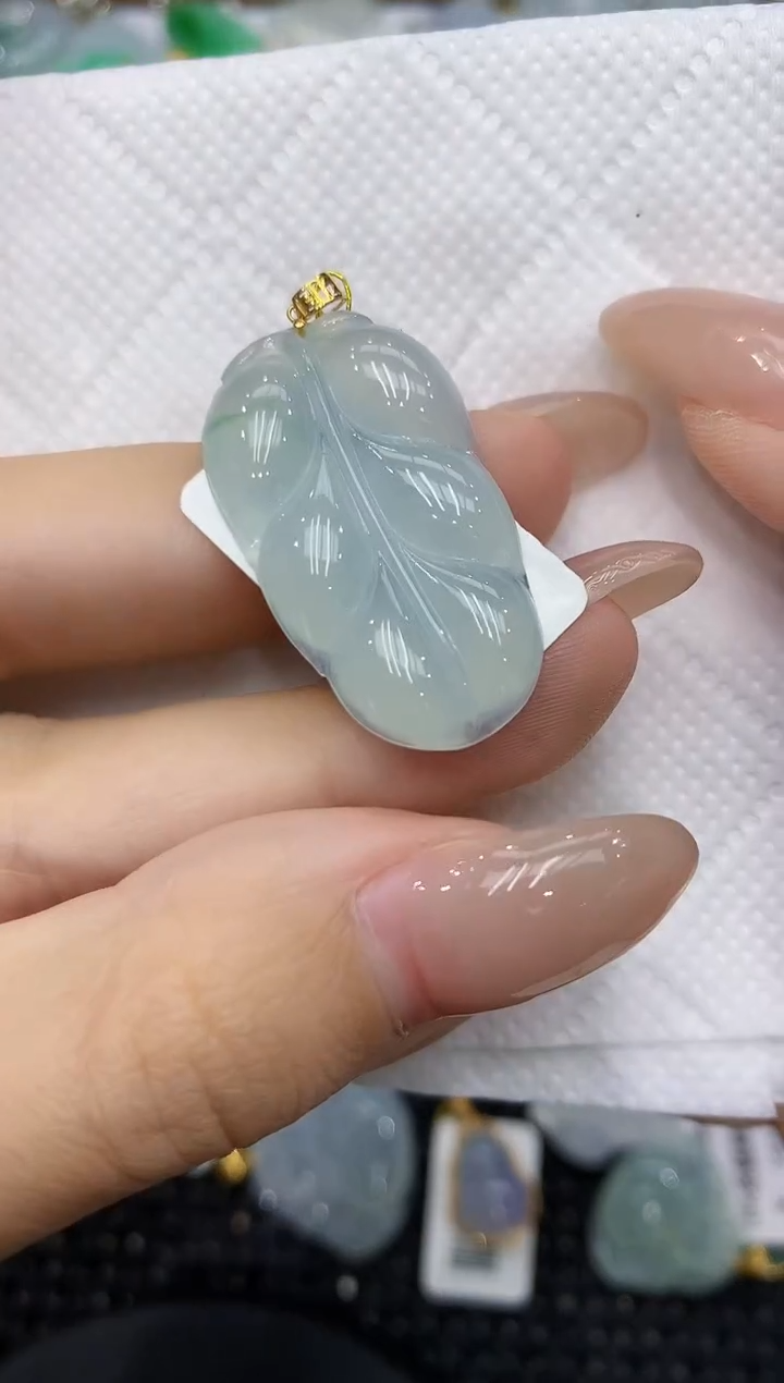 翡翠18K金镶嵌颈饰111111111111