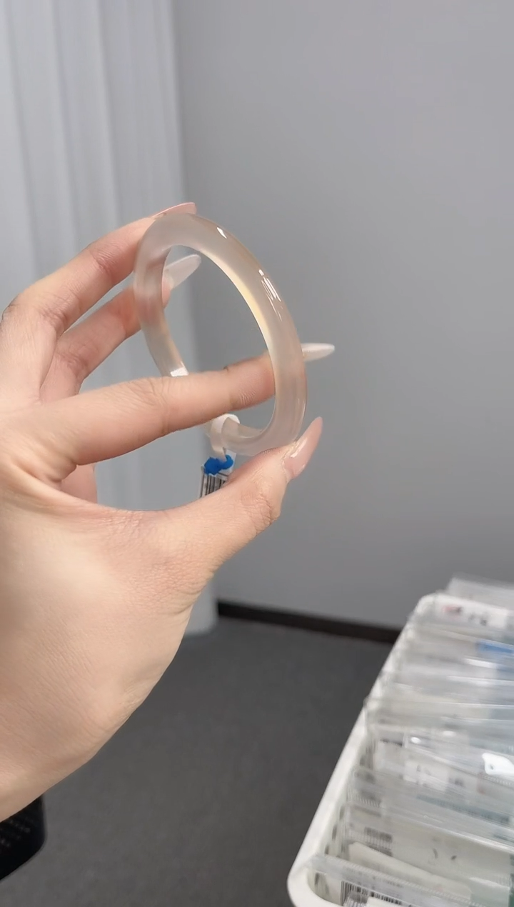 【闪购商品】玛瑙/玉髓手镯未镶嵌59-60圈