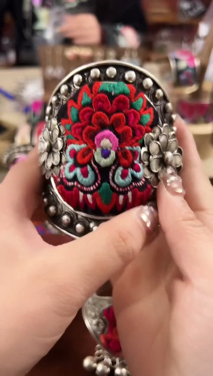 【闪购商品】织绣民族风老绣饰品151