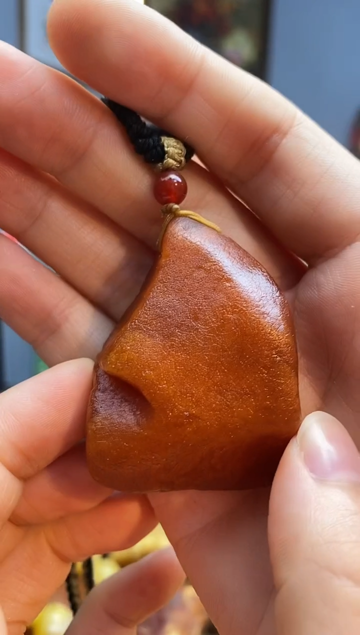 未镶嵌颈饰琥珀吊坠