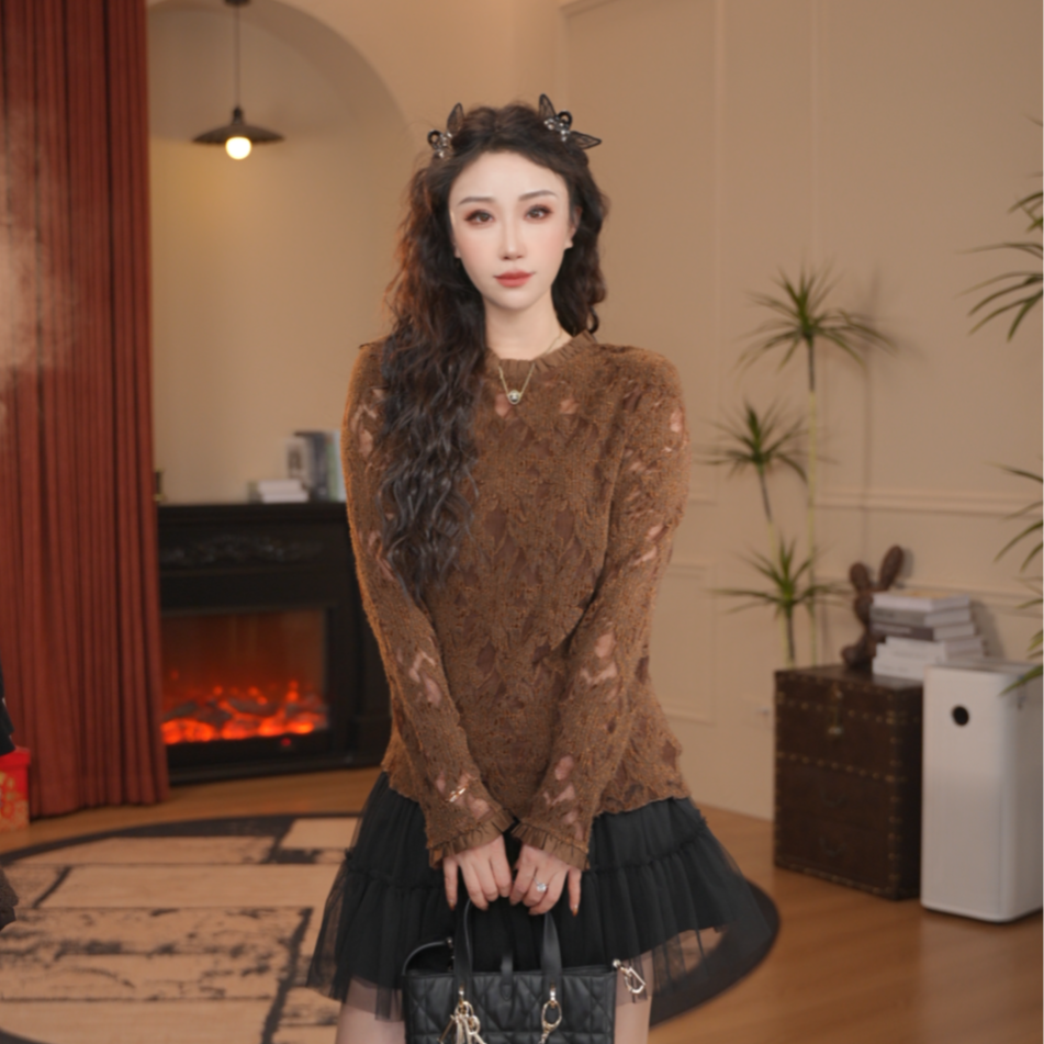 JR·雪姐·焦糖玛奇-91305荷叶边圆领长袖镂空蕾丝打底上衣