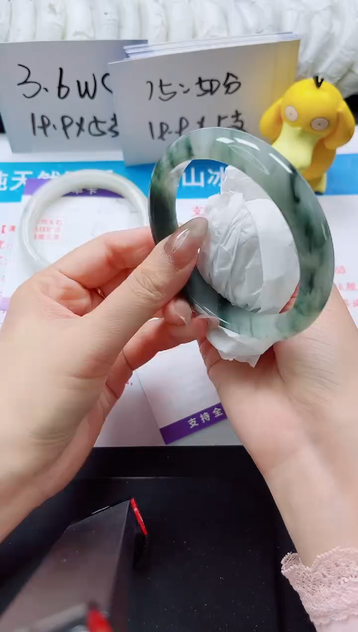 【闪购商品】石英质玉手镯未镶嵌390