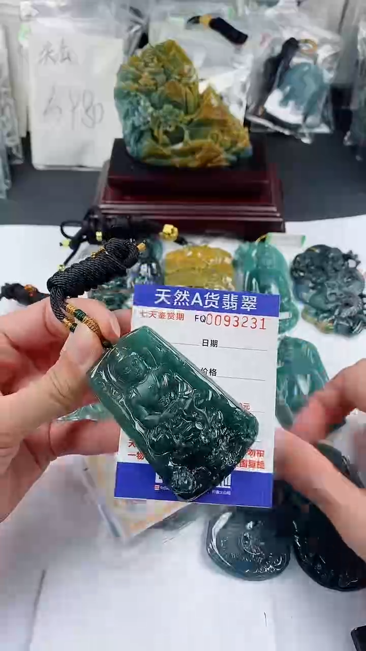 【闪购商品】翡翠颈饰未镶嵌         