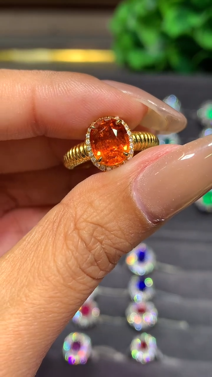 18K金镶嵌戒指石榴石（芬达石）3.15CT