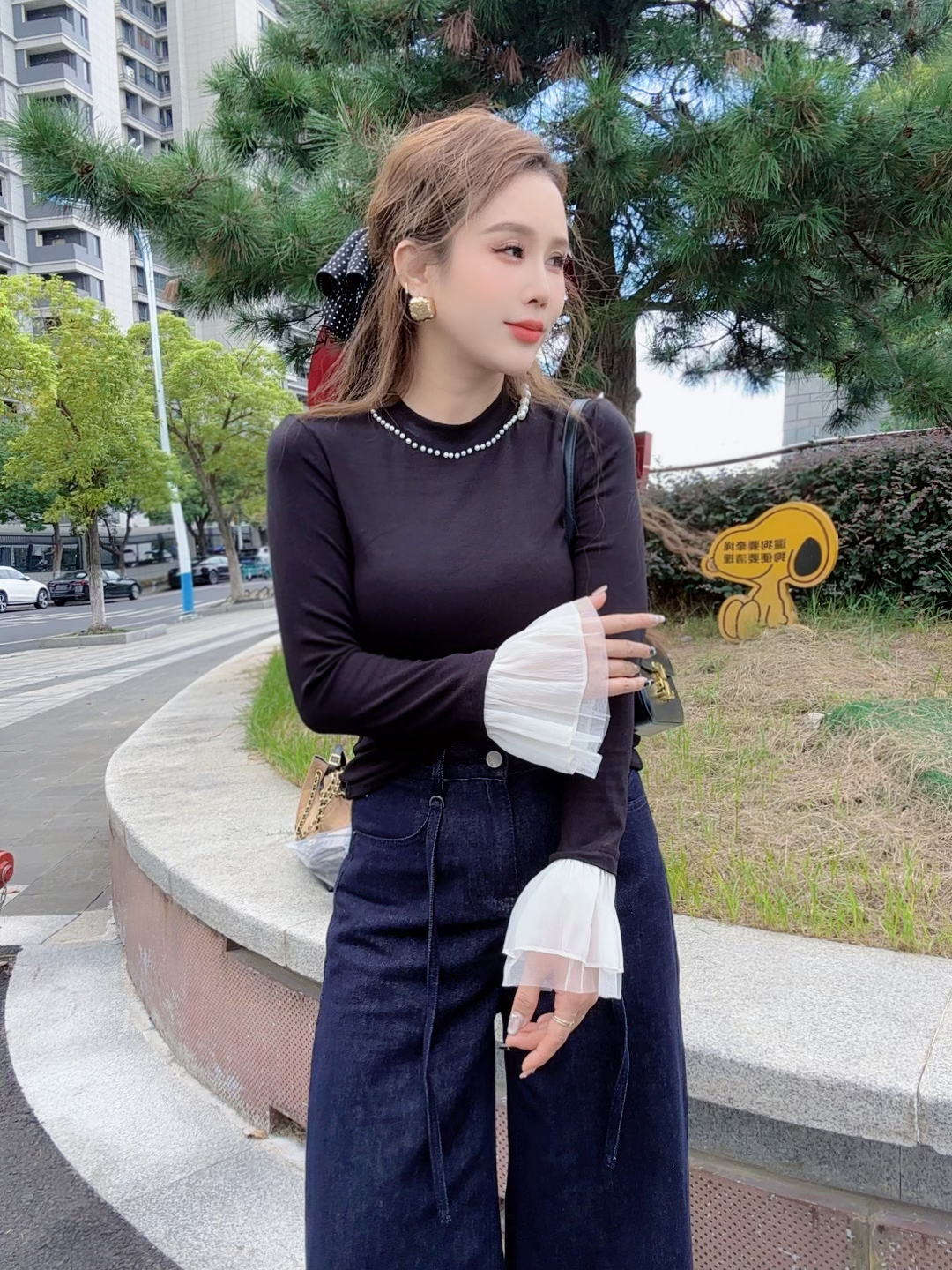 恰逢景梅子自留款秋季打底衫长袖T恤女士气质钉珠拼色喇叭袖上衣