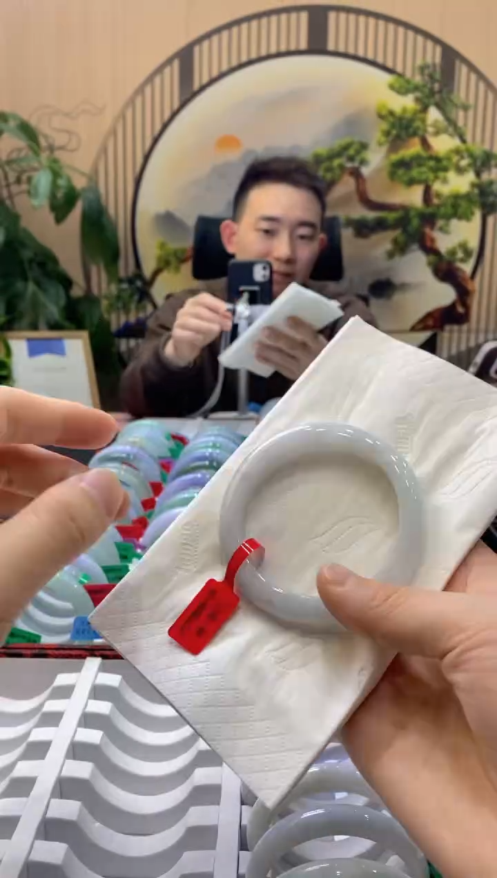 【闪购商品】翡翠手镯未镶嵌000010305