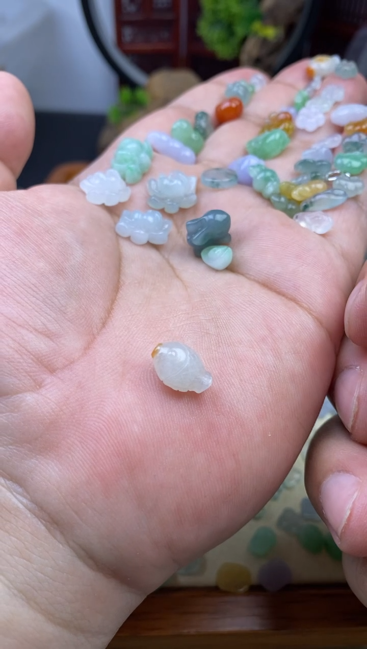 颈饰未镶嵌翡翠?****ɞ翡翠