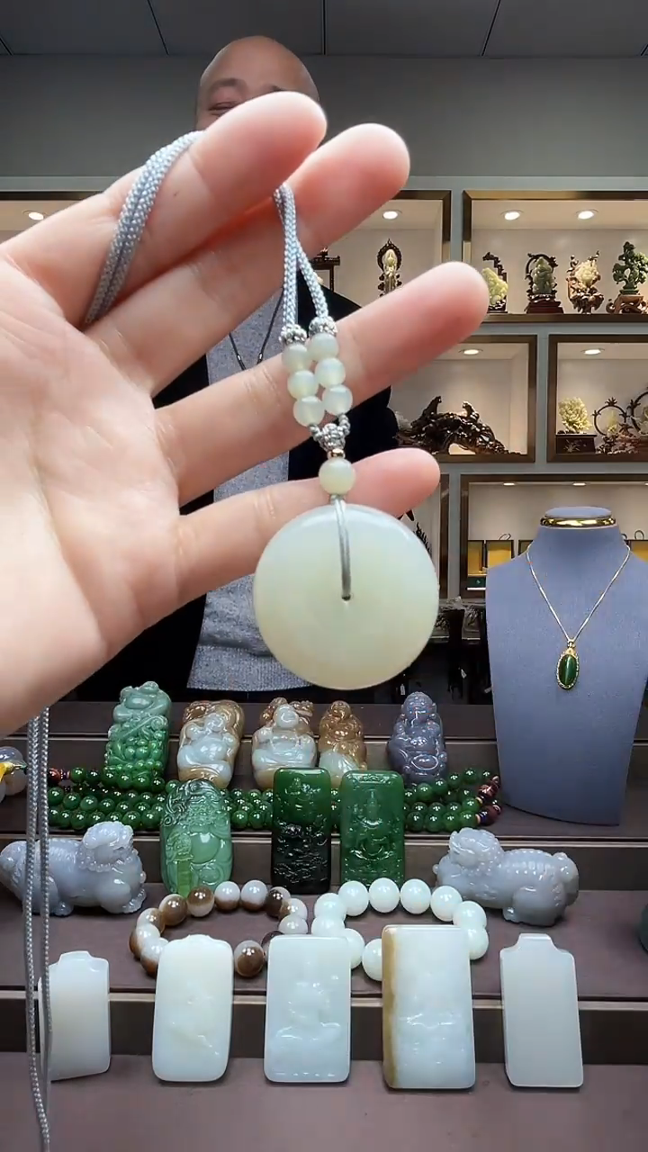 【闪购商品】和田玉颈饰未镶嵌苏